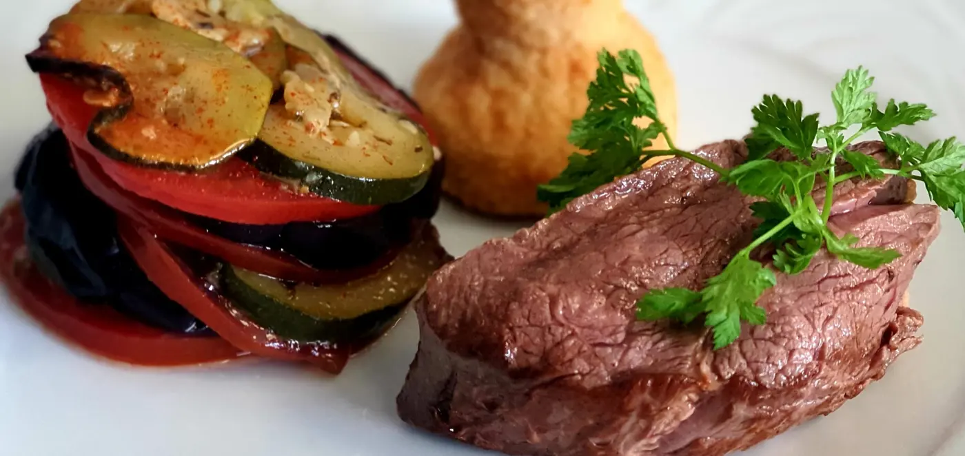 Filet de bœuf, tian de légumes du soleil et pomme dauphine
